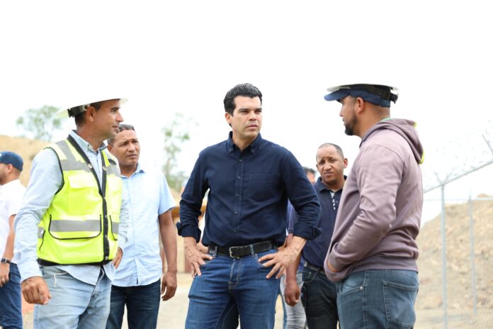 Director de INAPA Wellington Arnaud supervisa construcción de nuevo acueducto de Navarrete