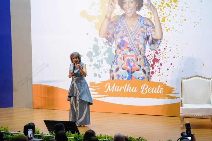 Escritora Martha Beato lanza su libro “El Arte de Vivir en la Edad Madura”