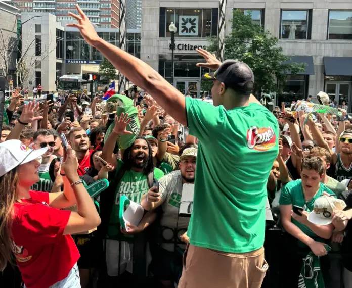 Horford causa euforia en fanáticos de los Celtics
