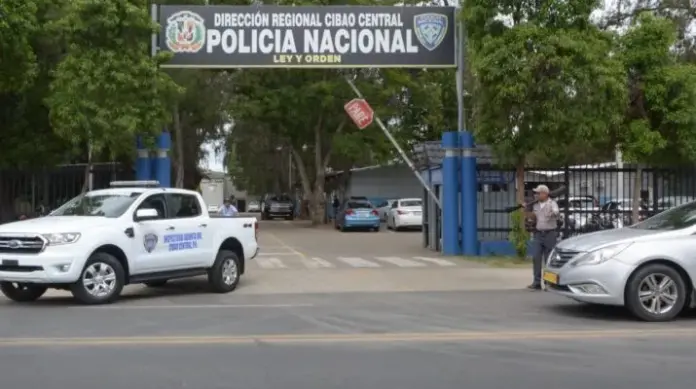 Policía y exraso de la Fuerza Aérea detenidos por alegado robo a mano armada en Puerto Plata