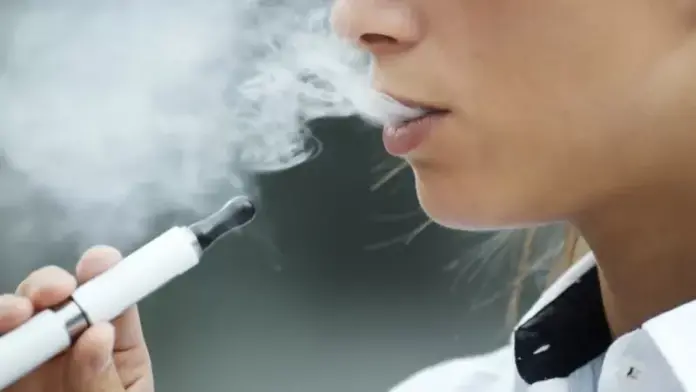 Sociedad de Neumología sugiere a cabildos del país prohibir vapes y hookahs en parques