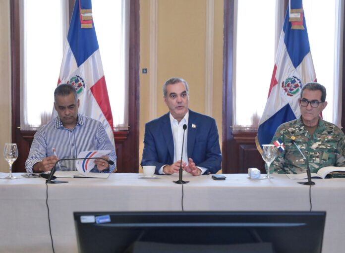 Gobierno y alcaldías coordinan acciones ante amenazas del huracán Beryl