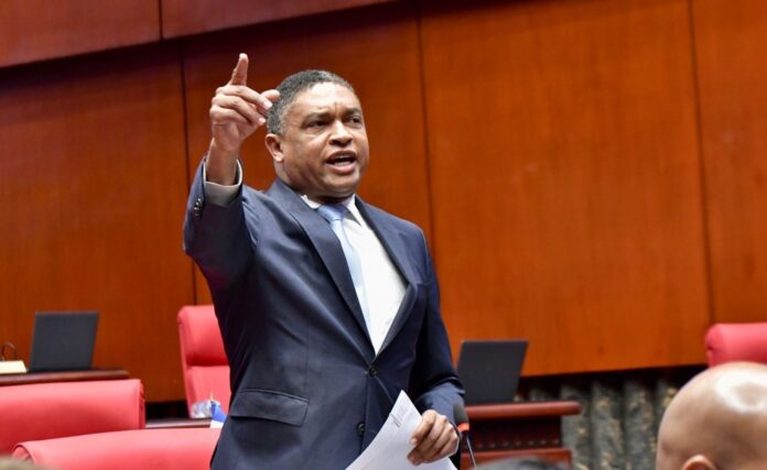 Senador Yván Lorenzo solicita se vuelva a leer de manera íntegra proyecto del Código Penal