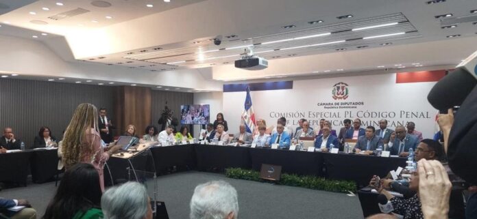En la consulta participaron más de 100 entidades y personalidades que hicieron sugerencias a la pieza