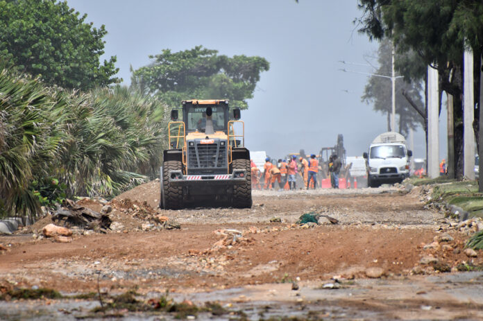Obras Públicas rehabilita el tránsito por la autopista 30 de Mayo