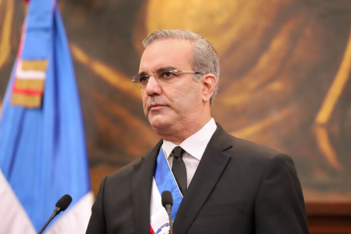 El Presidente Luis Abinader lanza #LAencuesta en su canal de WhatsApp El Presidente Luis Abinader lanza #LAencuesta en su canal de WhatsApp