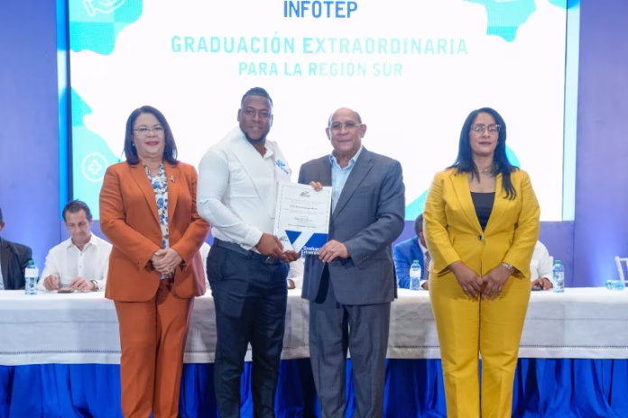 “Estamos abriendo un amplio espacio de empleos y emprendimientos propios”, dijo Rafael Santos Badía