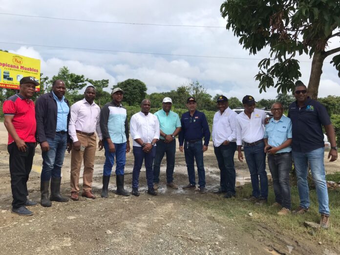Director de Gonzalo, Horacio Jolicover recibe comisión de ingenieros que realizará reconstrucción carretera Sabana Grande de Boyá-Autopista Juan Pablo II