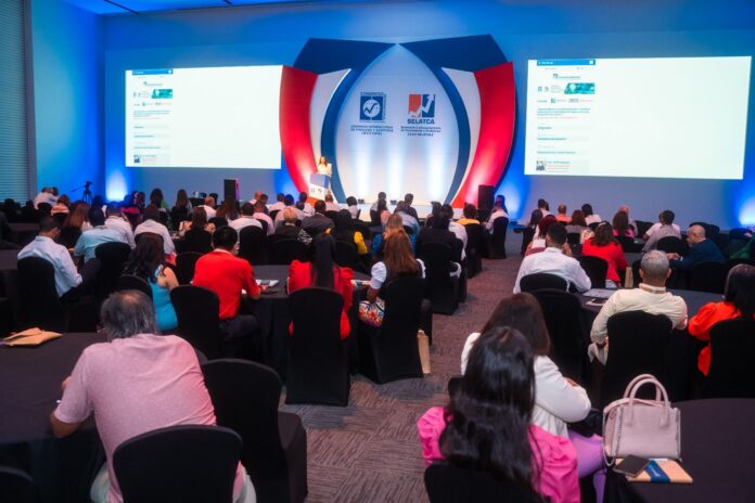 El Superintendente de Bancos y el director de Compras y Contrataciones Públicas participaron en la apertura del evento que realizan la Asociación de Bancos y BDO Escuela de Negocios en Punta Cana.
