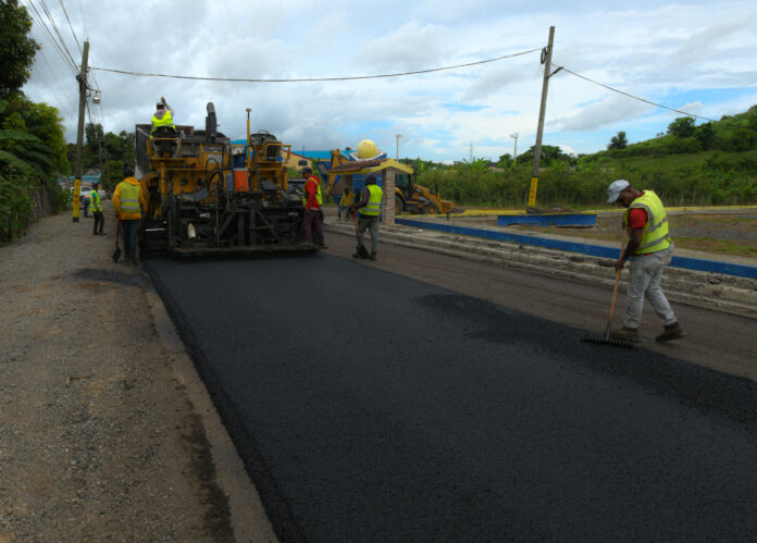 MOPC reconstruye carreteras en El Seibo y La Altagracia por un monto que supera los RD$500 millones 
