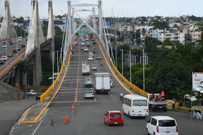 MOPC cerrará el tránsito vehicular en pasos a desnivel y puentes por trabajos de mantenimiento MOPC cerrará el tránsito vehicular en pasos a desnivel y puentes por trabajos de mantenimiento