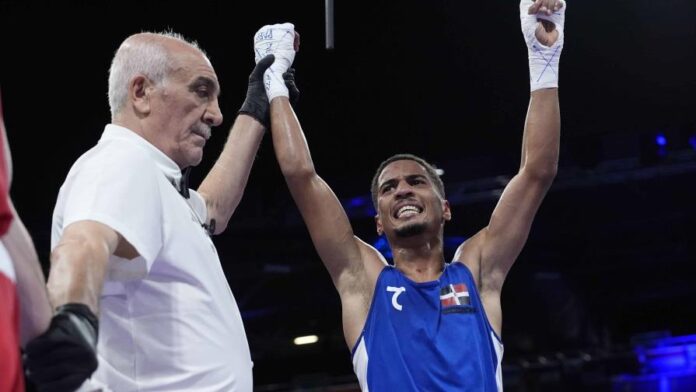 Venció a Nijat Huseynov, de Azerbaiyán por 5-0; enfrentará en esa ronda al español Rafael Lozano