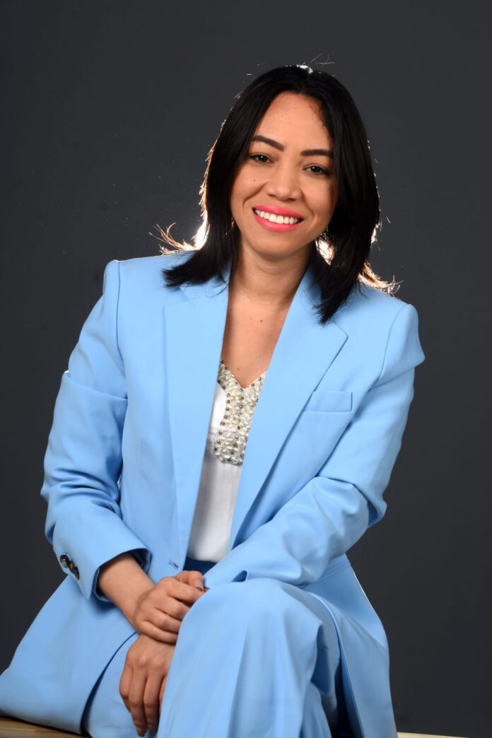 Periodista Cristal Acevedo pondrá a circular libro sobre estrategias para crisis de comunicación