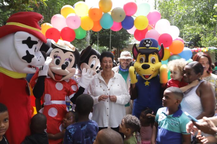 Durante el evento los niños disfrutaron de los personajes de Paw Patrol, Mickye y Minnie Mause, así como de música y bailes infantiles (Foto: Fuente externa) Durante el evento los niños disfrutaron de los personajes de Paw Patrol, Mickye y Minnie Mause, así como de música y bailes infantiles (Foto: Fuente externa)
