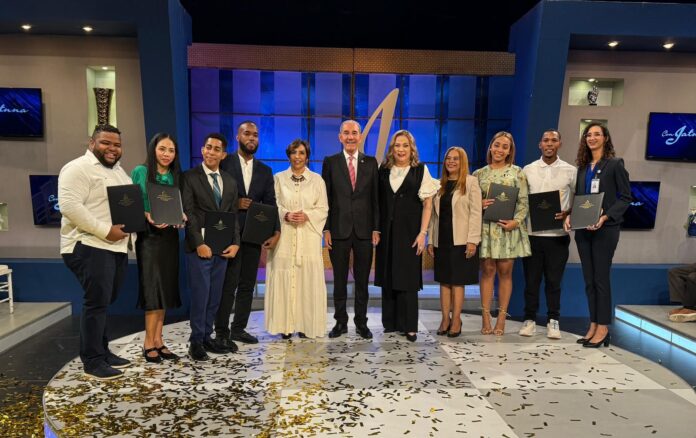 Mescyt entrega premios a los ganadores de la XIV competencia de emprendedores 2024