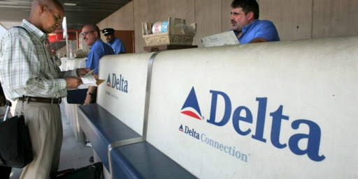 Delta Airlines canceló más de 700 vuelos este lunes por fallo cibernético Delta Airlines canceló más de 700 vuelos este lunes por fallo cibernético
