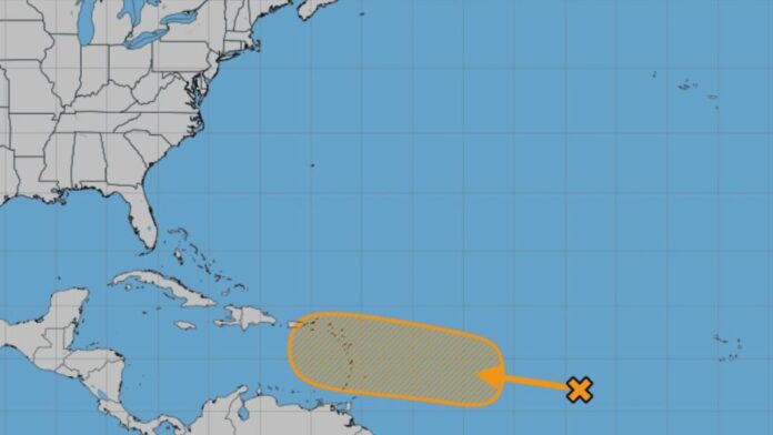El sistema se encuentra sobre el Océano Atlántico tropical central. (NOAA)