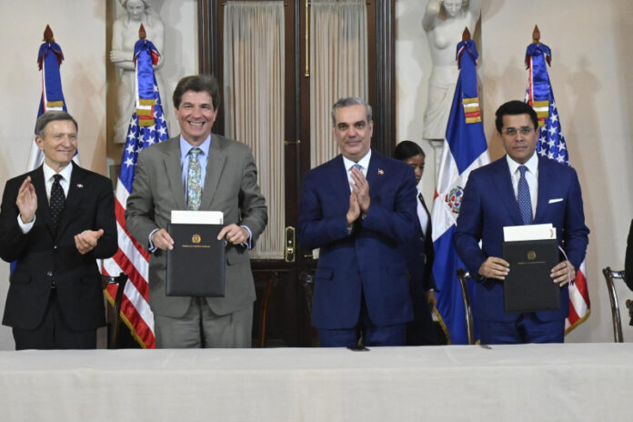 República Dominicana y EE.UU. firman acuerdo de "Cielos Abiertos"