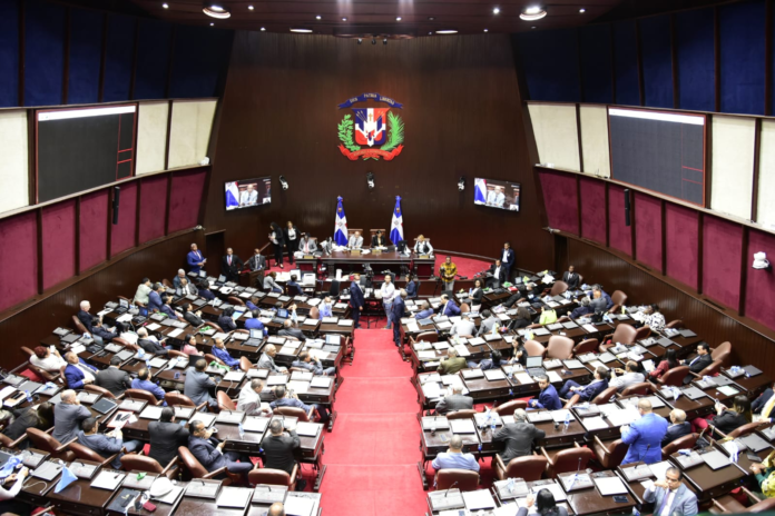 Punto que plantea reducción de diputados continúa generando discrepancias en el PRM