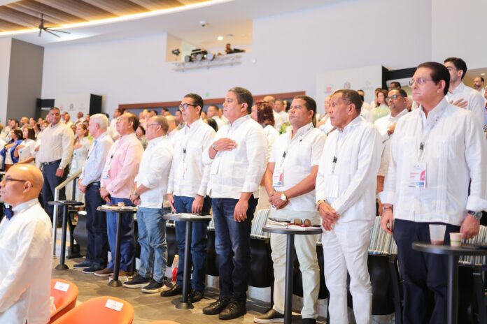 Senadores y diputados participan en seminario de inducción sobre “Liderazgo Legislativo Transformador” Senadores y diputados participan en seminario de inducción sobre “Liderazgo Legislativo Transformador”