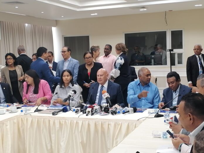 La decisión fue tomada en la reunión de este jueves; el funcionario explicará el alcance de la normativa