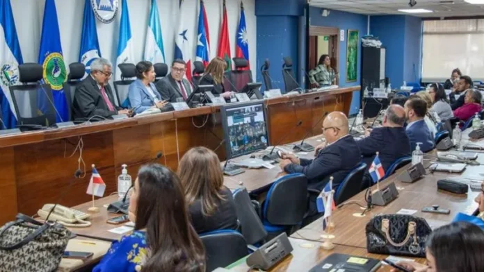 Más sectores se unen a la sugerencia de que sea eliminado el Parlacen; miembros del órgano la rechazan