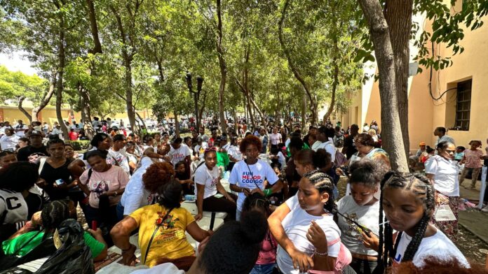 Activistas reclaman frente al Palacio mejor Código Penal (Foto: Fuente externa)