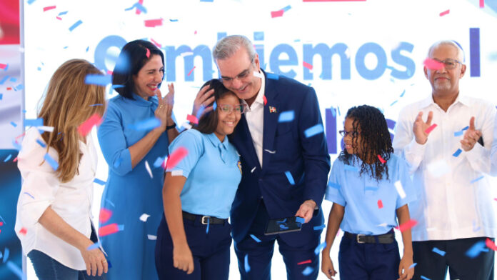 Estudiantes y profesores inician el año escolar 2024-2025