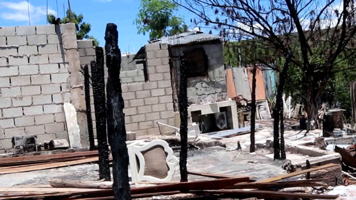 MOPC construirá vivienda a familia que perdió su hogar tras incendio en Azua