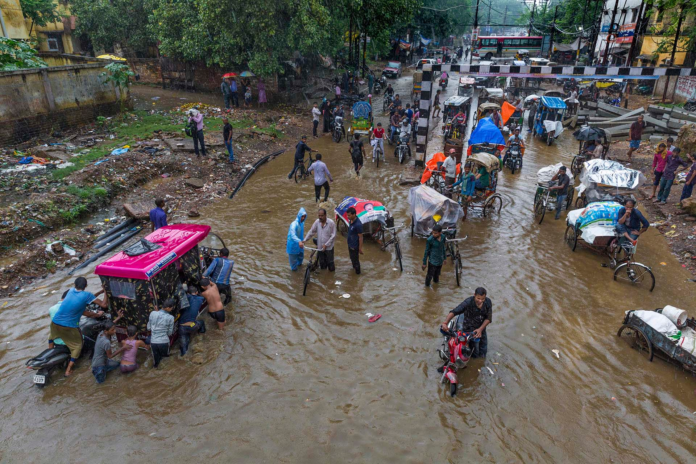 Lluvias torrenciales en el sur de la India dejan al menos 230 muertos y cientos de heridos