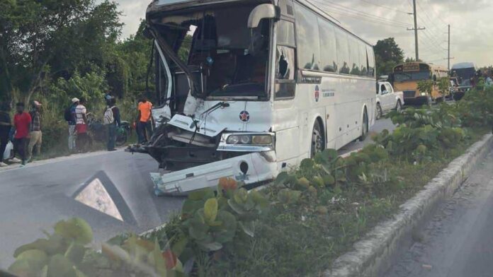 Aumenta a 5 los muertos en el accidente de Bávaro.