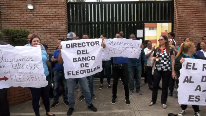 Maestros realizan paro de docencia en Santiago