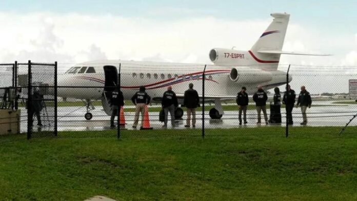 Autoridades no ofrecen detalles sobre avión incautado de Maduro