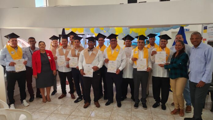 Hogar Crea celebra graduación de 18 jóvenes en curso técnico impartido por INFOTEP Peravia, Baní