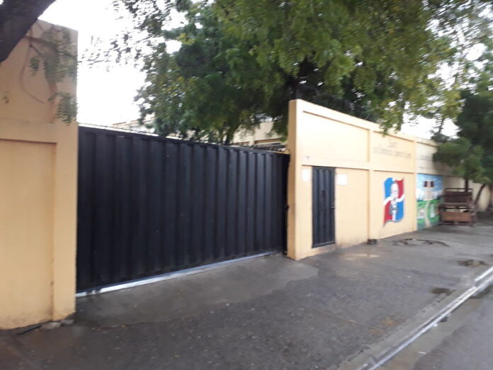 Estudiantes resultan intoxicados tras consumir leche del desayuno escolar en Santiago