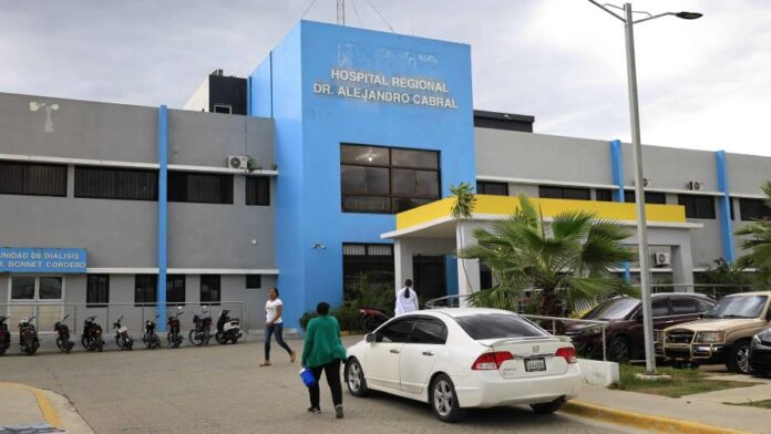 La directora del hospital, Melinda Saldívar, informó que en total se recibieron 30 pacientes tras el accidente