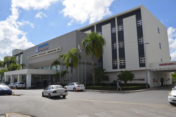 Roban vehículo de parqueo Hospital Reynaldo Almánzar