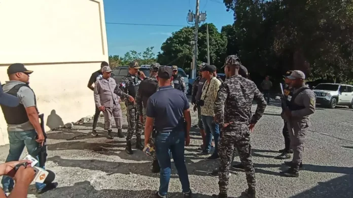 Recluso secuestra al encargado de la cárcel de Azua
