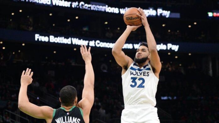 Karl-Anthony Towns Cruz (32) estuvo en Santiago de los Caballeros en agosto y supervisó el lugar donde será construido el complejo. (AP) Karl-Anthony Towns Cruz (32) estuvo en Santiago de los Caballeros en agosto y supervisó el lugar donde será construido el complejo. (AP)