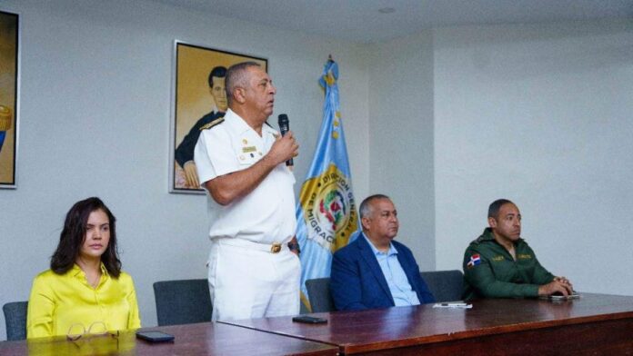 Director de Migración dice que no permitirá "excesos" contra extranjeros al detenerlos