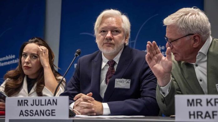 l fundador de Wikileaks asistió al debate sobre la resolución emitida por el órgano europeo en Estrasburgo