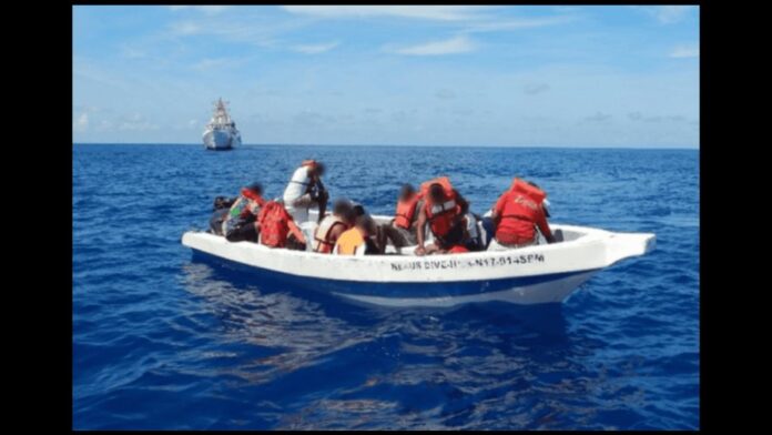 Guardia Costera realiza devolución de migrantes a República Dominicana. (FUENTE EXTERNA)