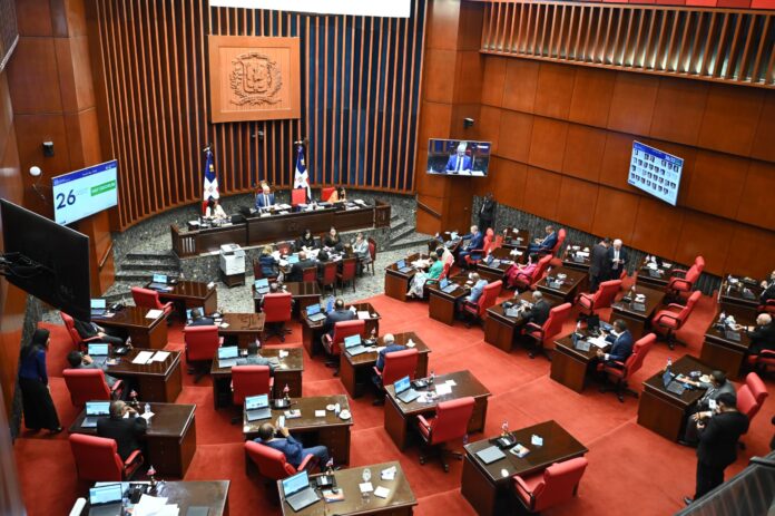 Senado anuncia aumento de salario a sus colaboradores