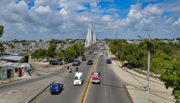MOPC dice que es seguro transitar por el puente de la 17