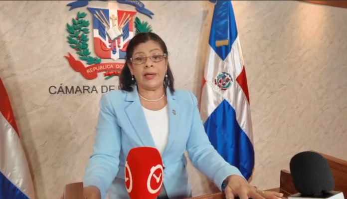 Diputada Yuderka de la Rosa da un grito de auxilio por el reglamento de aplicación de la Ley de autismo 34-23