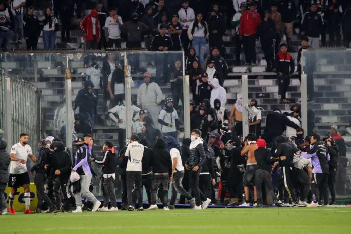 Mueren 2 personas por estampida fuera de estadio en Chile, antes de partido de Libertadores