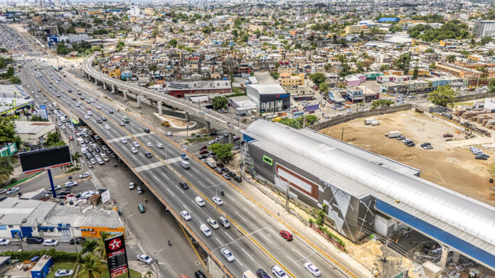 La institución aseguró que la construcción de la obra que conectará a Los Alcarrizos con la Estación María Montez se encuentra en etapa final y en las próximas semanas se iniciará el proceso de embellecimiento. La institución aseguró que la construcción de la obra que conectará a Los Alcarrizos con la Estación María Montez se encuentra en etapa final y en las próximas semanas se iniciará el proceso de embellecimiento.