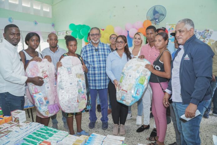 Desarrollo de la Comunidad realiza jornada asistencial en Guayabo, Elias Piña