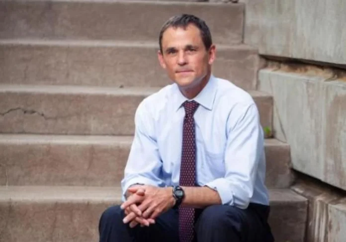 Dimite el rector de la Universidad de Virginia por presiones del Gobierno de Trump