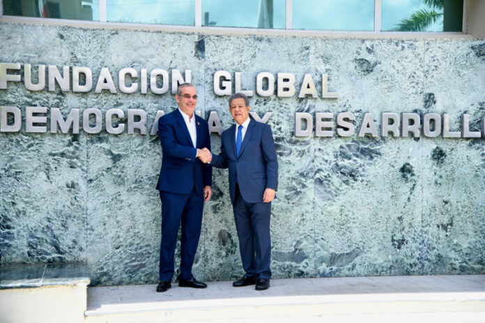 Abinader y Leonel se reúnen para abordar la crisis haitiana